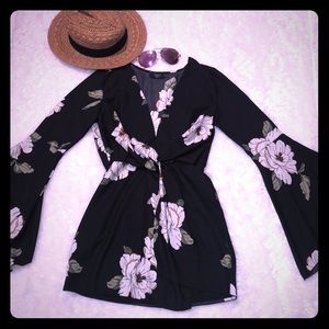 VICI collection Deep plunge black mini dress Sz Sm